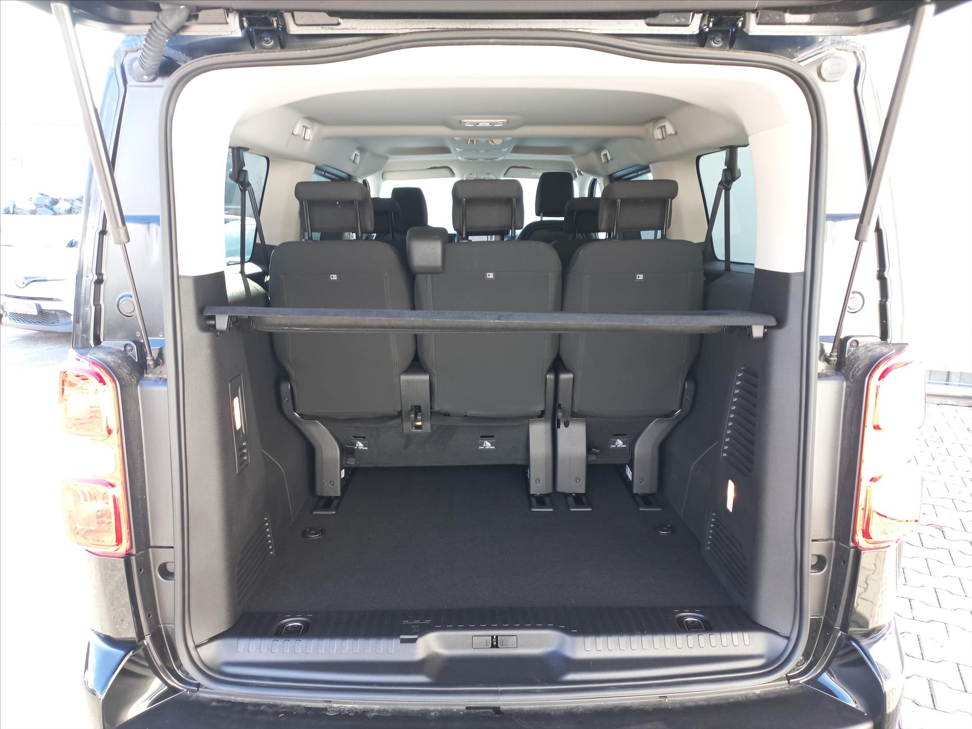 toyota-proace-verso-2-0-diesel-177k-8st-a-t-l2-family-webasto-8-mist - 8