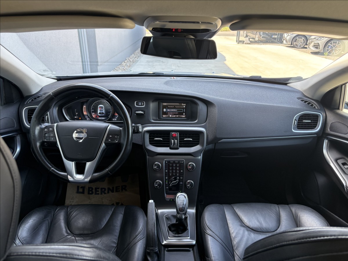 volvo-v40-1-6-d-84-kw-c-r - 8