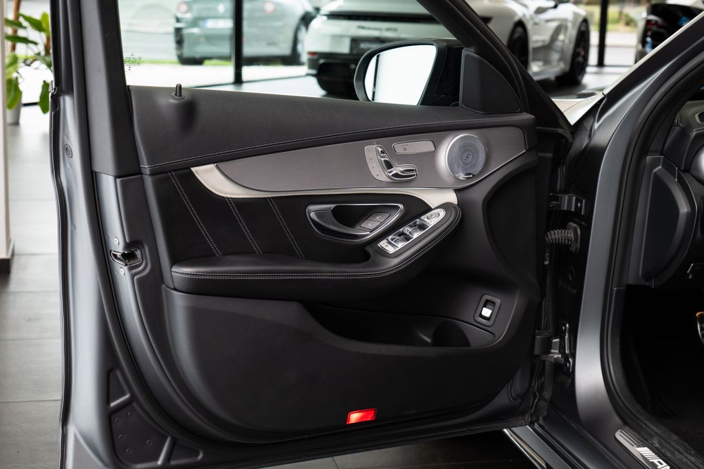 mercedes-benz-tridy-c-c63-s-amg-burmester-360-pano - 6