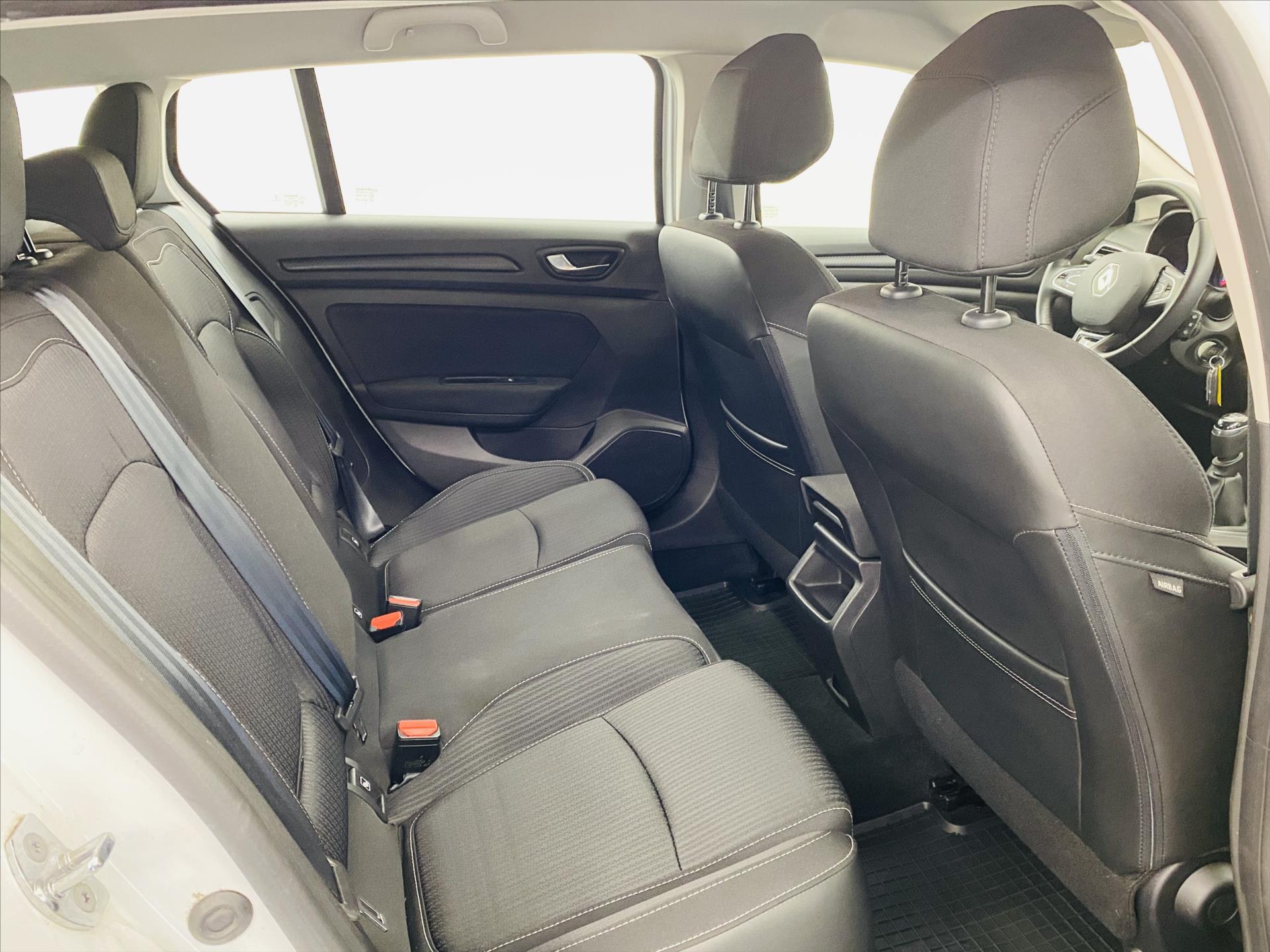 renault-megane-1-3-i-75kw-po-servise - 6