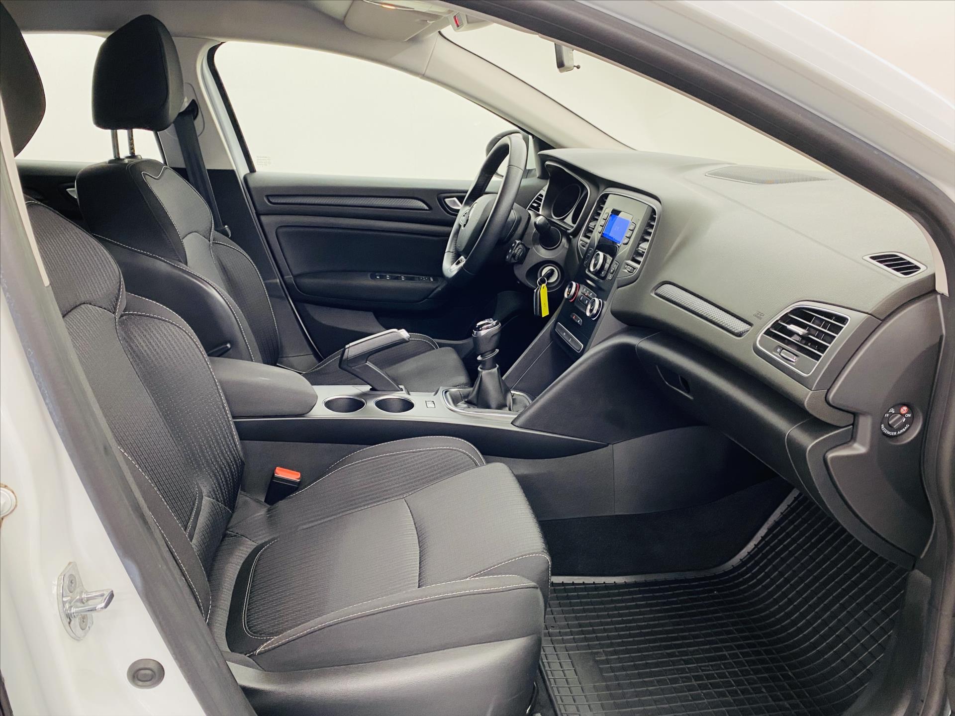 renault-megane-1-3-i-75kw-po-servise - 7