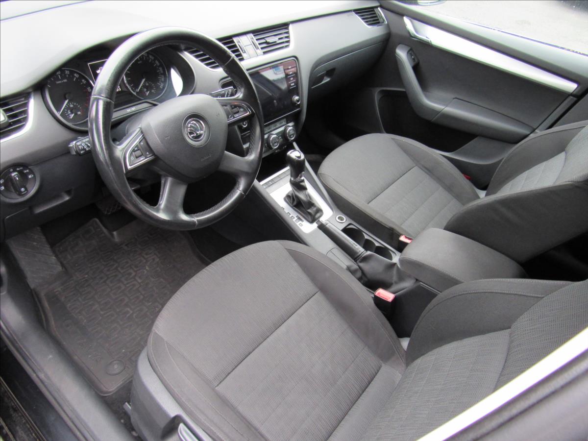 skoda-octavia-2-0-tdi-110kw-dsg-combi - 8