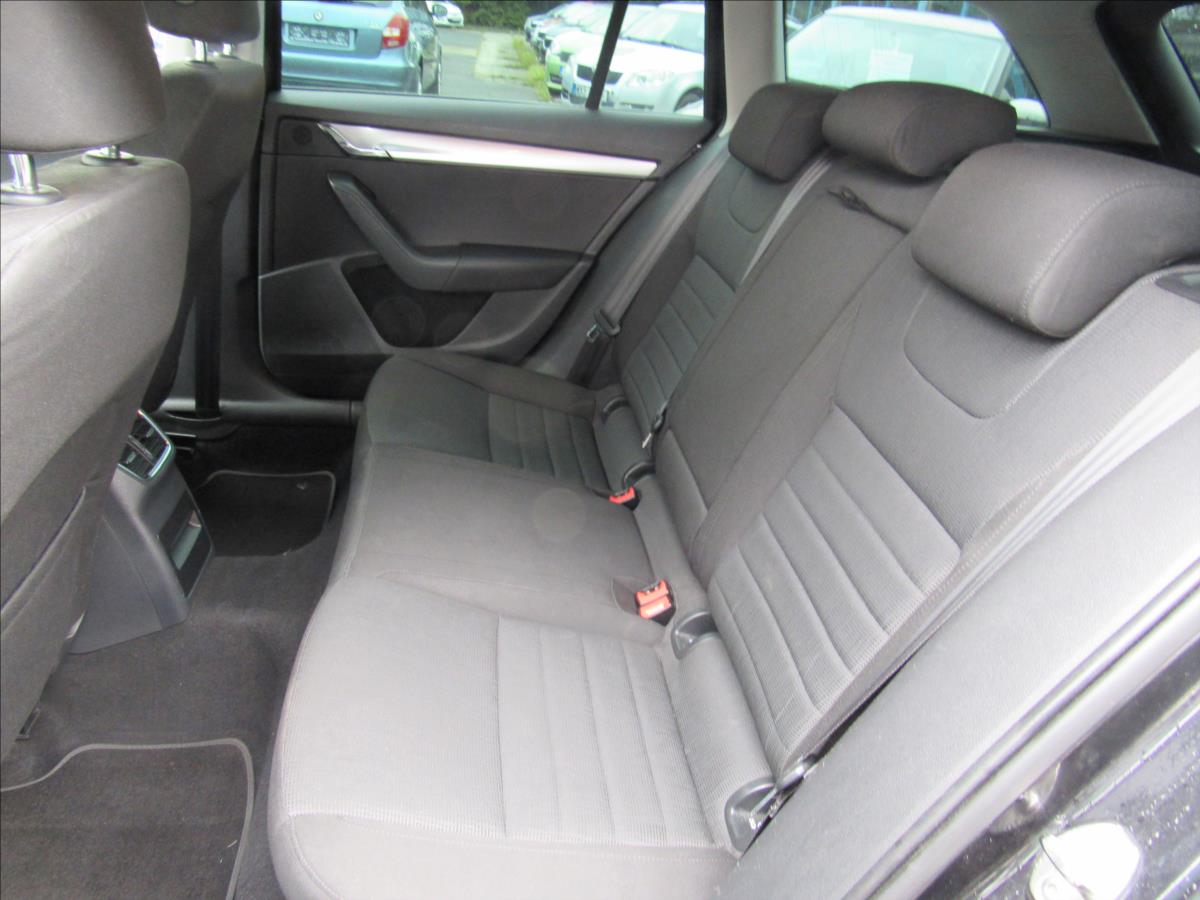 skoda-octavia-2-0-tdi-110kw-dsg-combi - 9