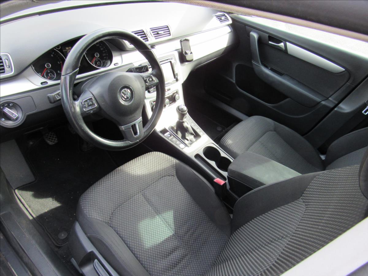 volkswagen-passat-1-6-tdi-77kw-variant - 8