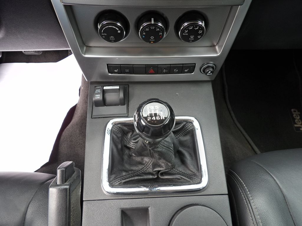 jeep-cherokee-2-8crd-130kw-limited-manual - 8