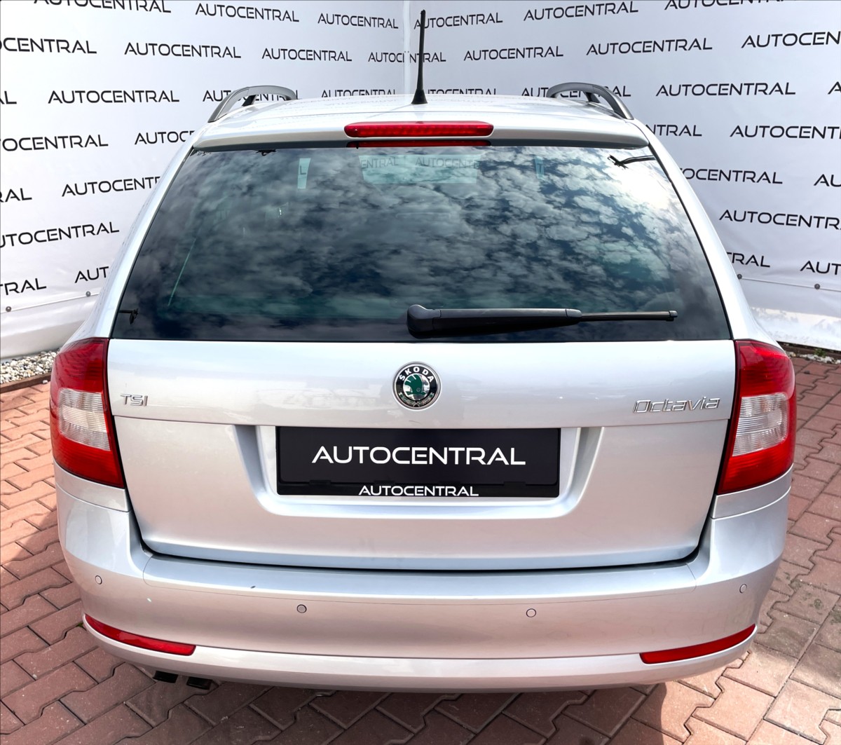 skoda-octavia-1-4-tsi-style-90kw-1-majitel - 4