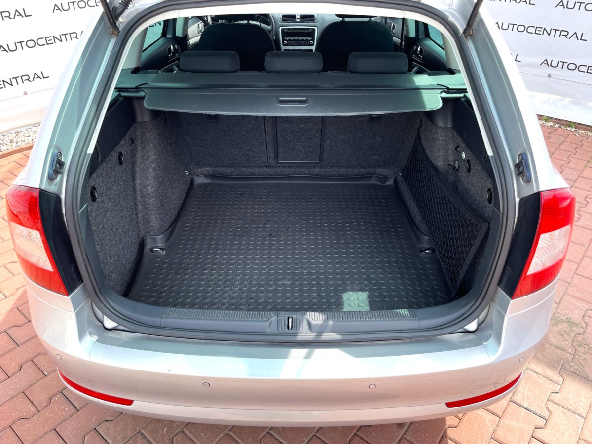 skoda-octavia-1-4-tsi-style-90kw-1-majitel - 9