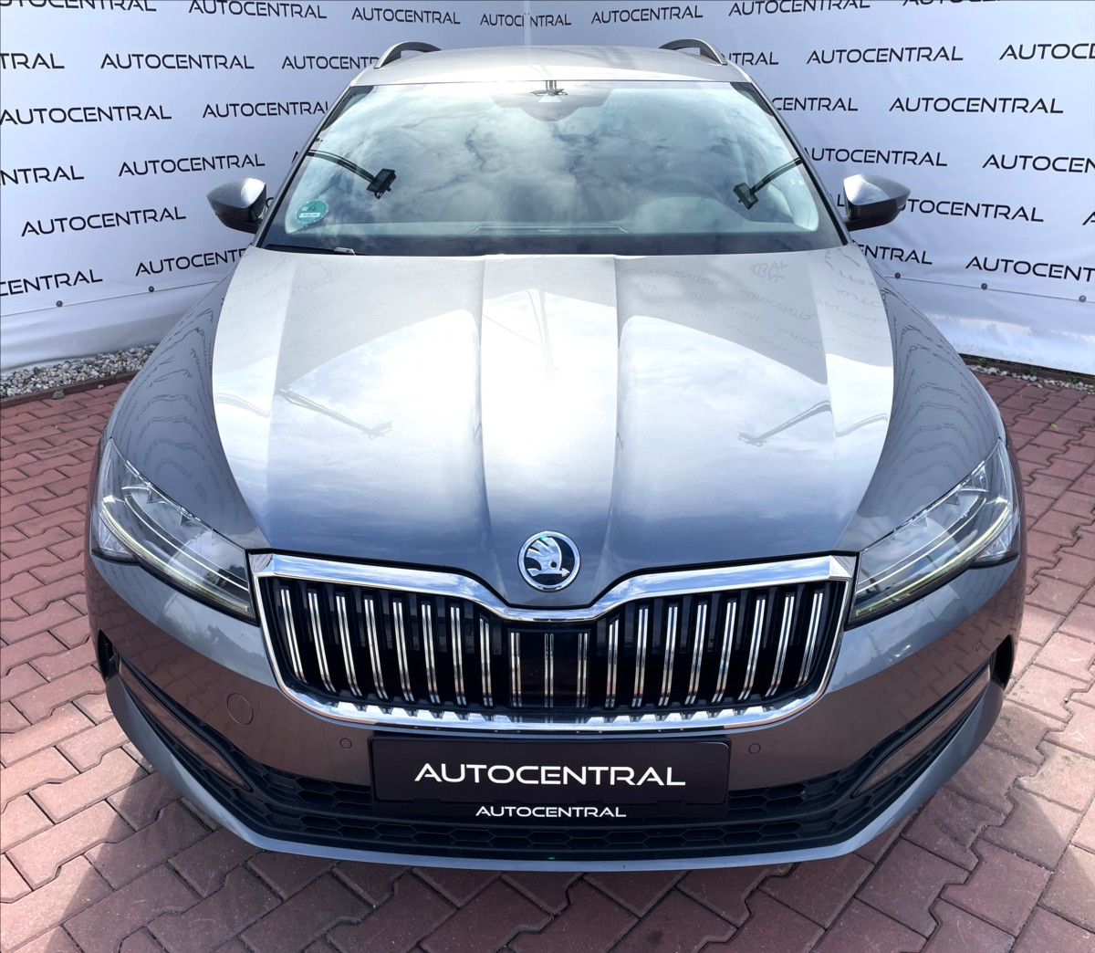 skoda-superb-2-0-tdi-dsg-110kw-zachovale-servisovano - 1