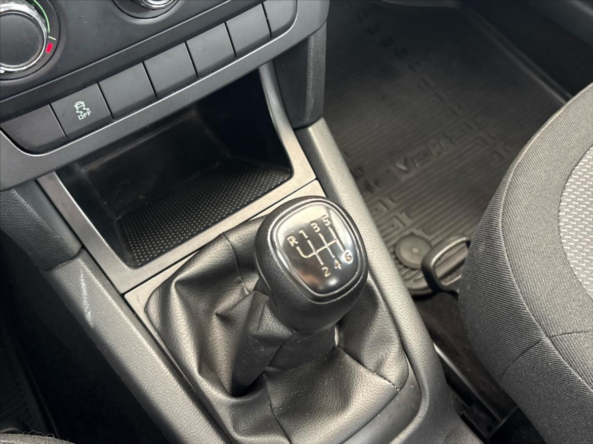 skoda-yeti-1-2-tsi-active - 9
