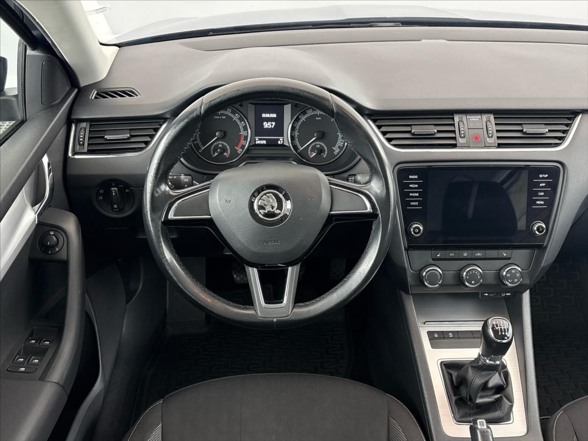 skoda-octavia-2-0-2-0tdi-ambition-plus - 4