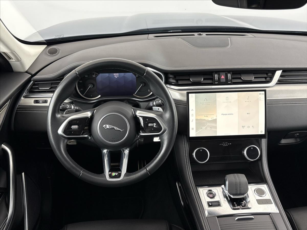 jaguar-f-pace-2-0-d200-awd-8at - 4