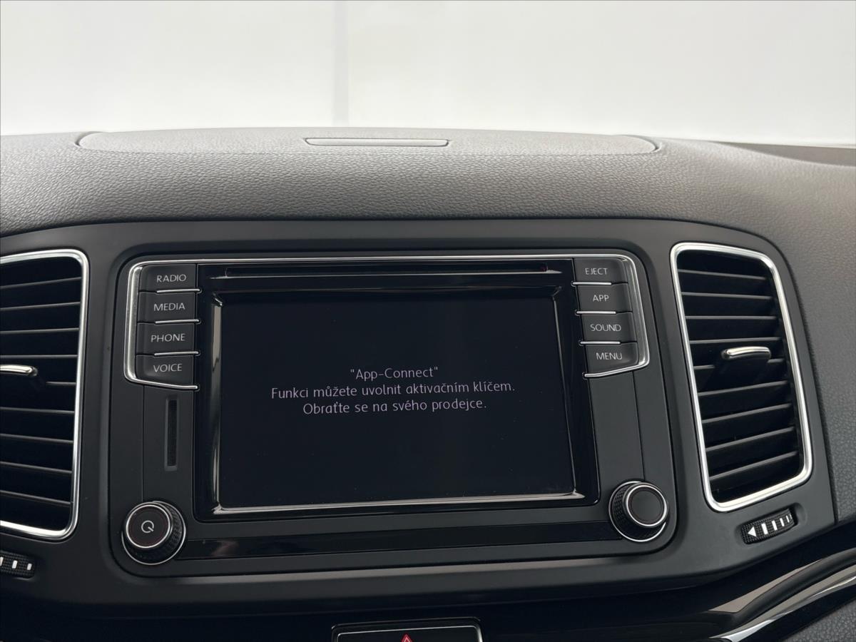 volkswagen-sharan-2-0-tdi-highline-7dsg-4motion - 7