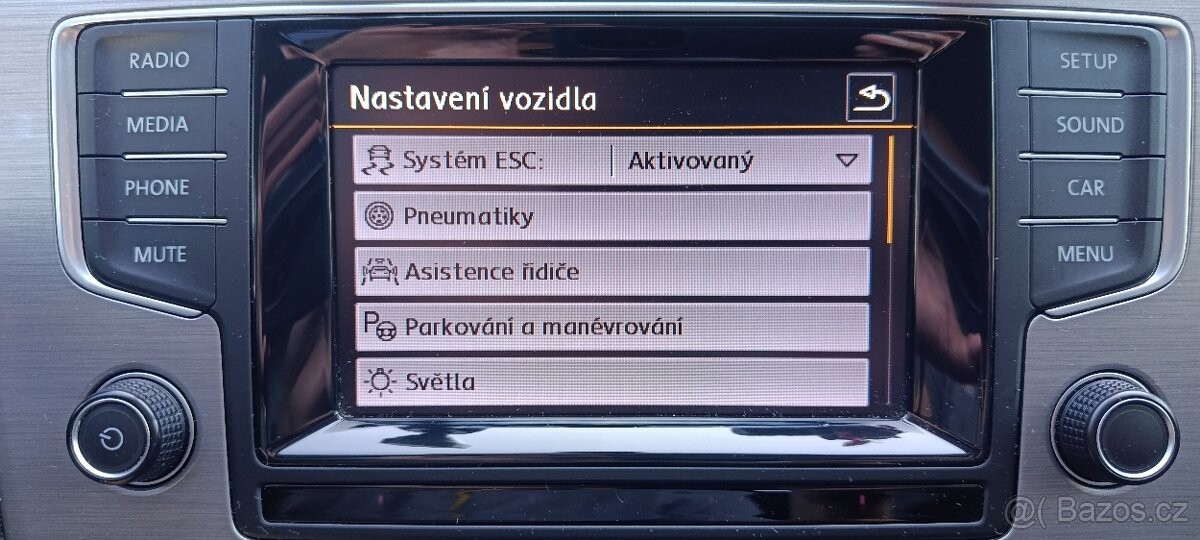 volkswagen-golf-1-2-tsi-bluemotion - 9