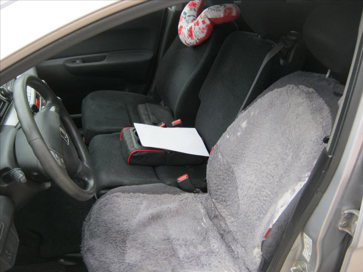 honda-fr-v-1-7 - 9