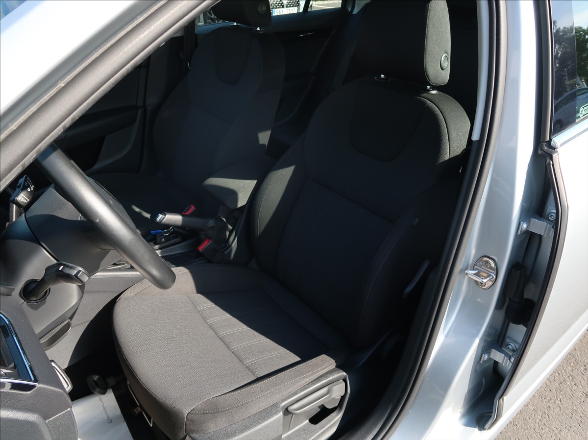 skoda-octavia-1-6-tdi-85kw-style-cr-serv-kn - 9