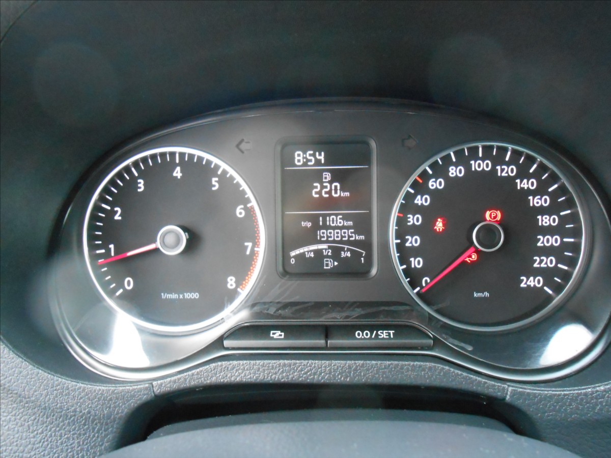 volkswagen-polo-1-2-77-kw-serviska-klima - 6