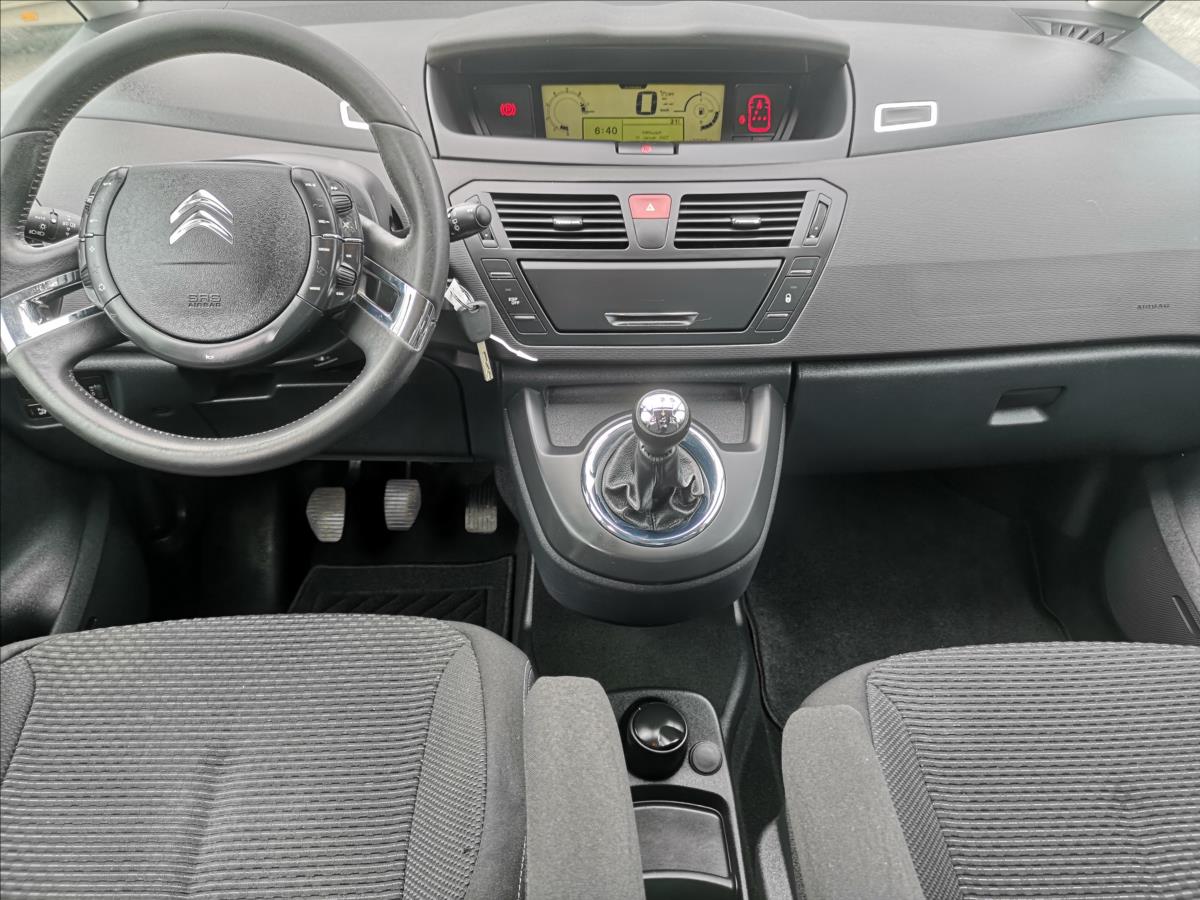 citroen-c4-picasso-1-6-red - 2