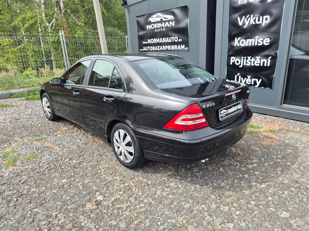 mercedes-benz-tridy-c-c220-cdi-110kw-sedan-klima - 4