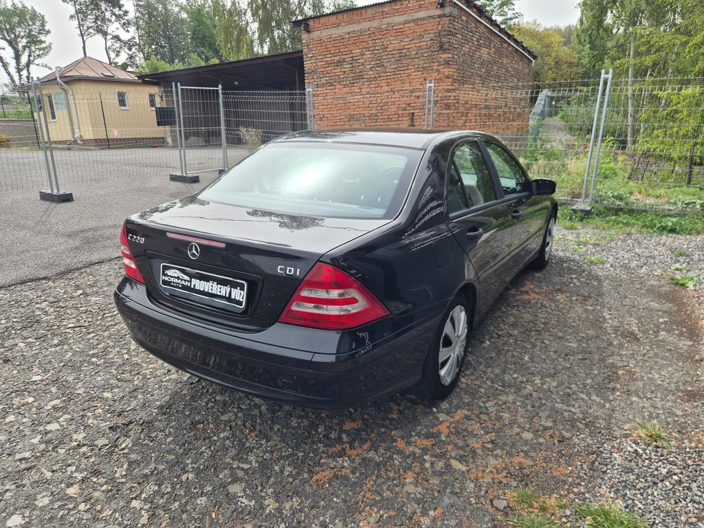 mercedes-benz-tridy-c-c220-cdi-110kw-sedan-klima - 6