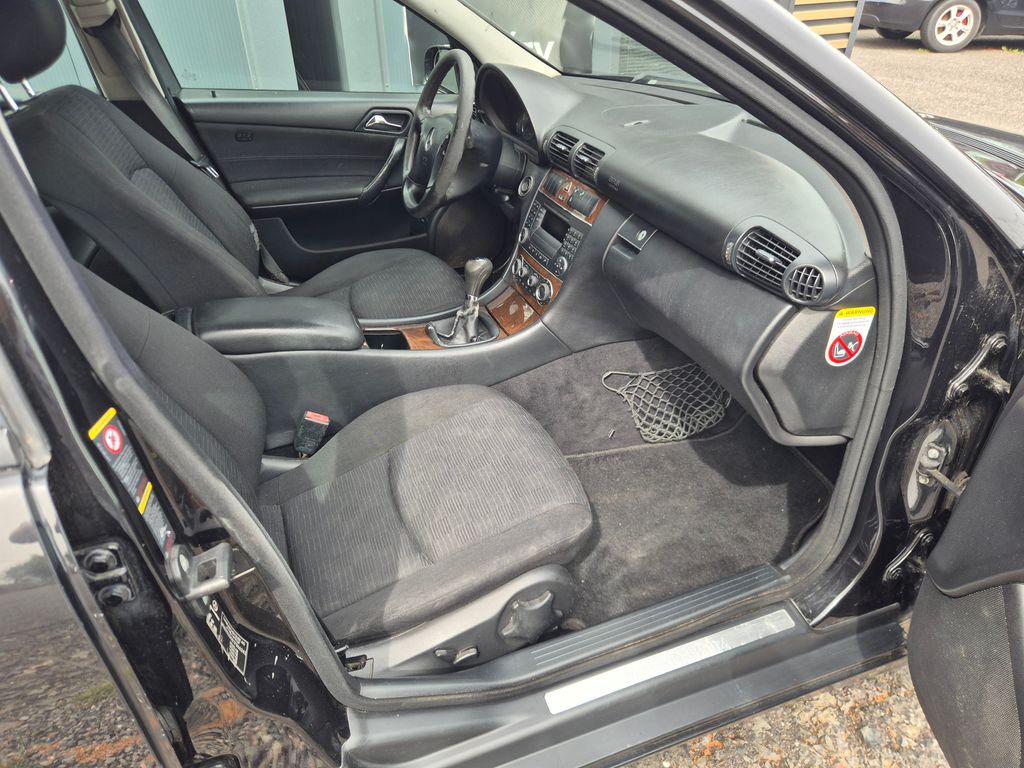 mercedes-benz-tridy-c-c220-cdi-110kw-sedan-klima - 9
