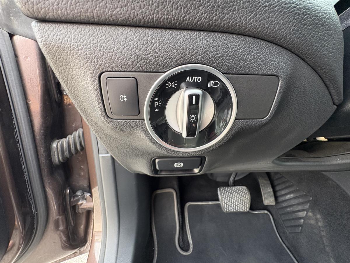 mercedes-benz-cla-2-2-220d-130kw-bi-xen-kamera - 4