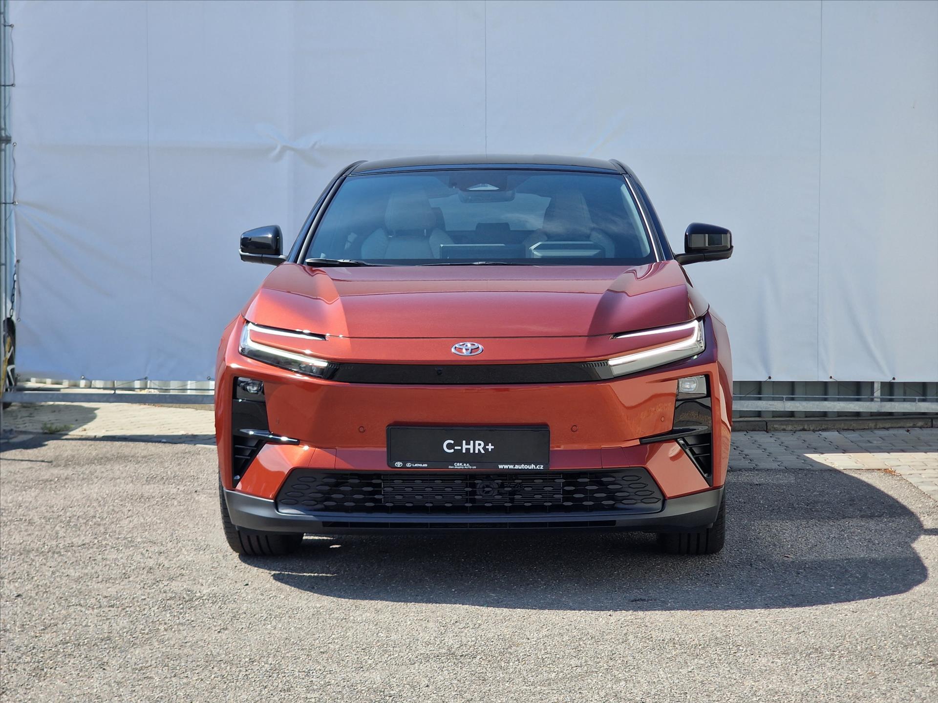toyota-c-hr-bev-77-kwh-i-awd-343k-executive-svetly-interier - 3