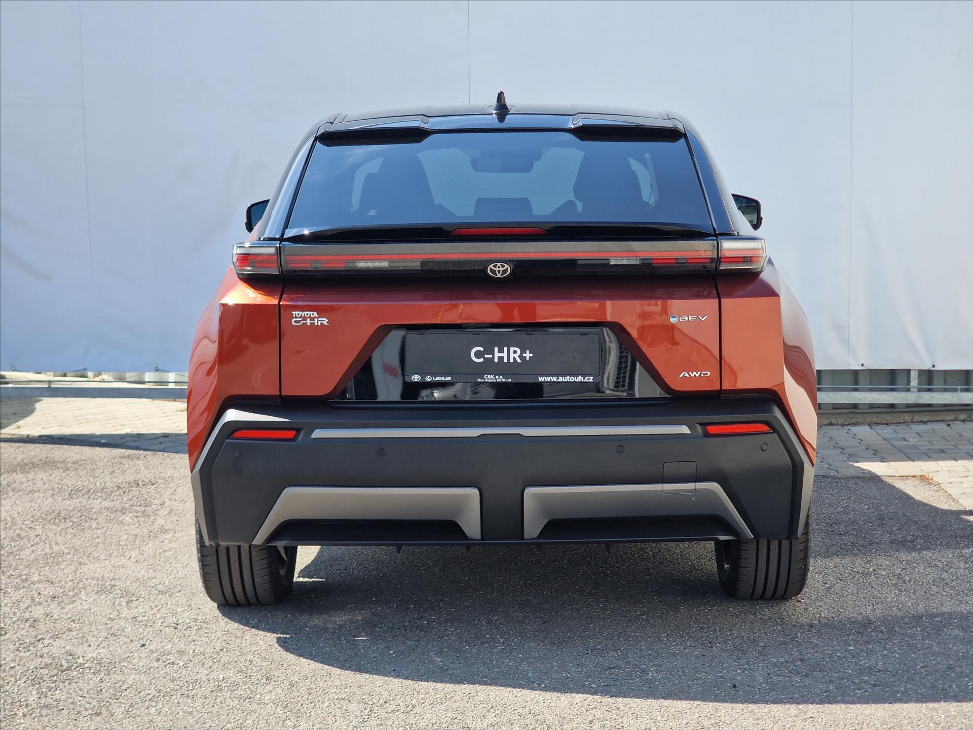 toyota-c-hr-bev-77-kwh-i-awd-343k-executive-svetly-interier - 5