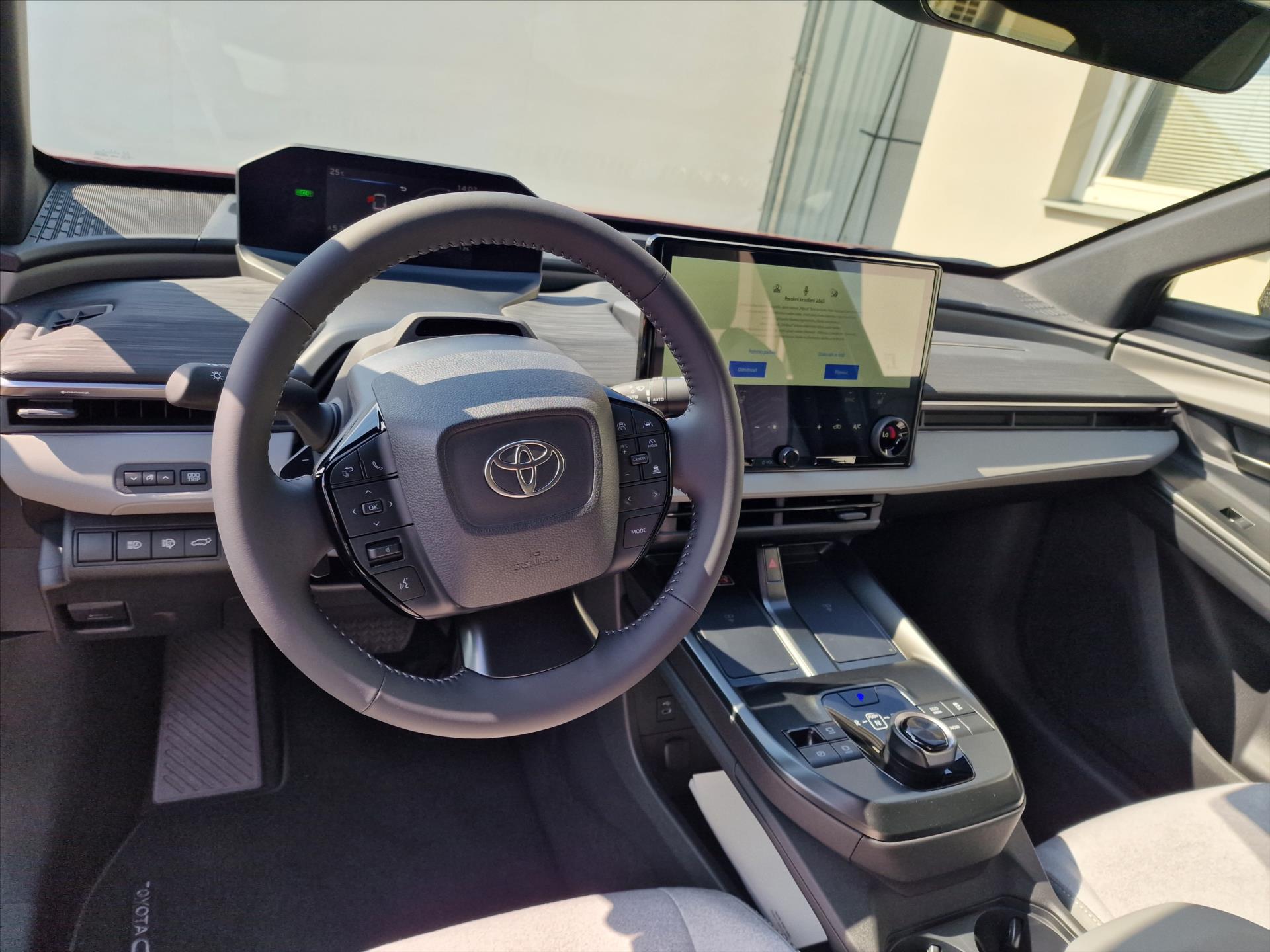 toyota-c-hr-bev-77-kwh-i-awd-343k-executive-svetly-interier - 9