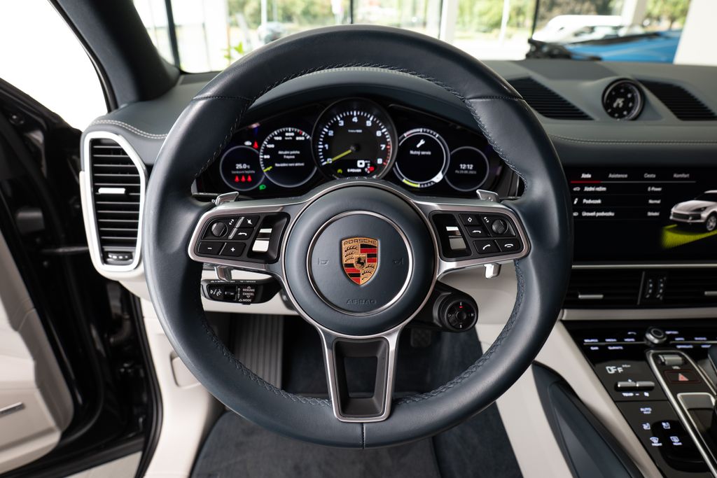 porsche-cayenne-e-hybrid-platinum-edition-bose-vent-sedadla - 5