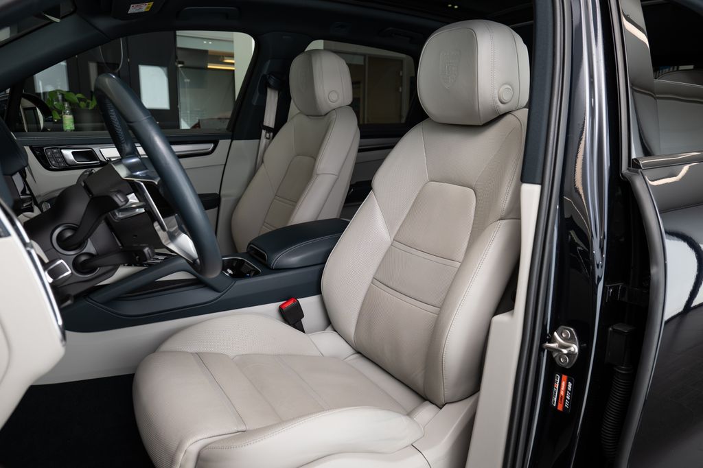 porsche-cayenne-e-hybrid-platinum-edition-bose-vent-sedadla - 7