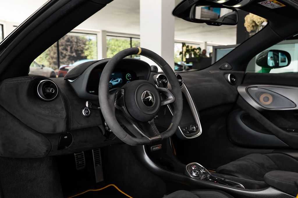mclaren-600lt-spider-karbon-bowers-wilkins-kamera - 4