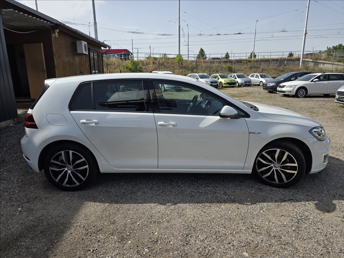 volkswagen-golf-e-100kw-led-virtual - 3