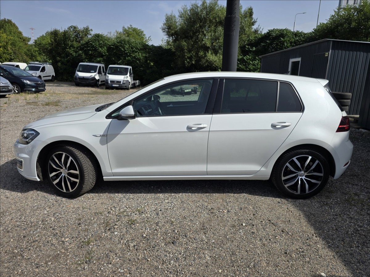 volkswagen-golf-e-100kw-led-virtual - 7