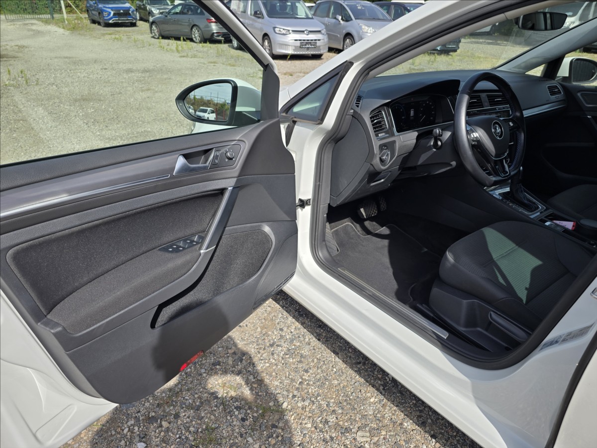 volkswagen-golf-e-100kw-led-virtual - 8
