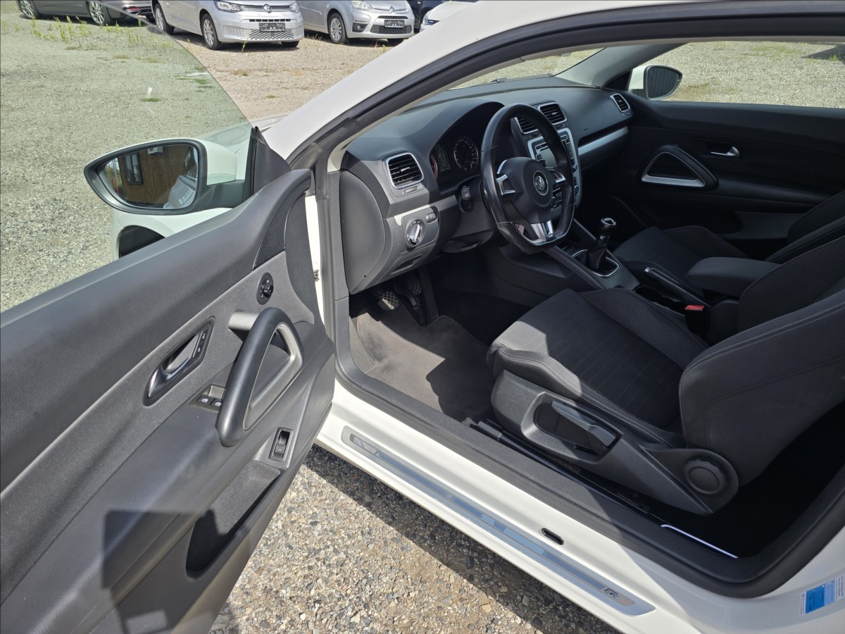 volkswagen-scirocco-1-4-tsi-r-line-90kw - 9