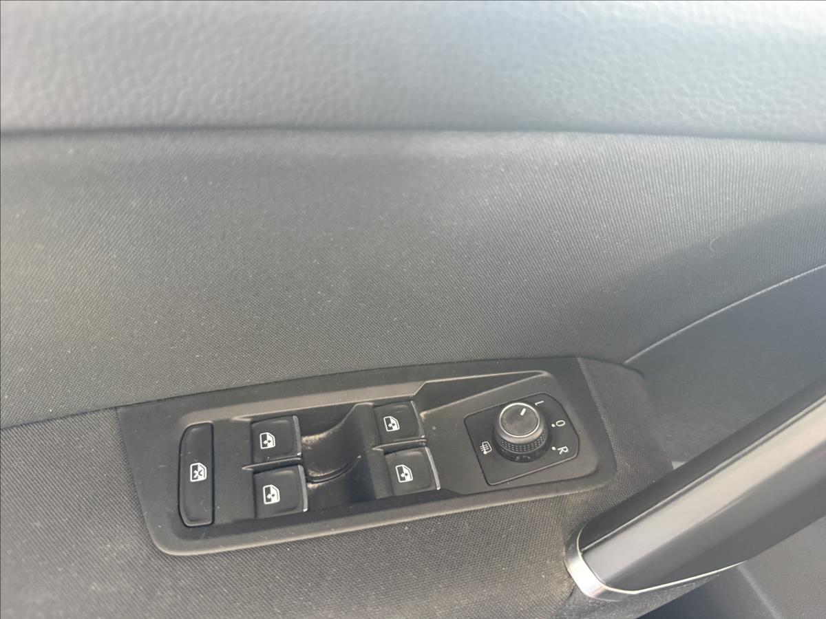 volkswagen-touran-1-2-tsi-comfortline-serviska - 9