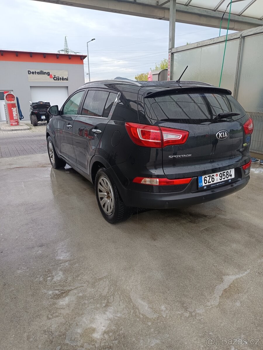 kia-sportage-1-7-crdi - 4