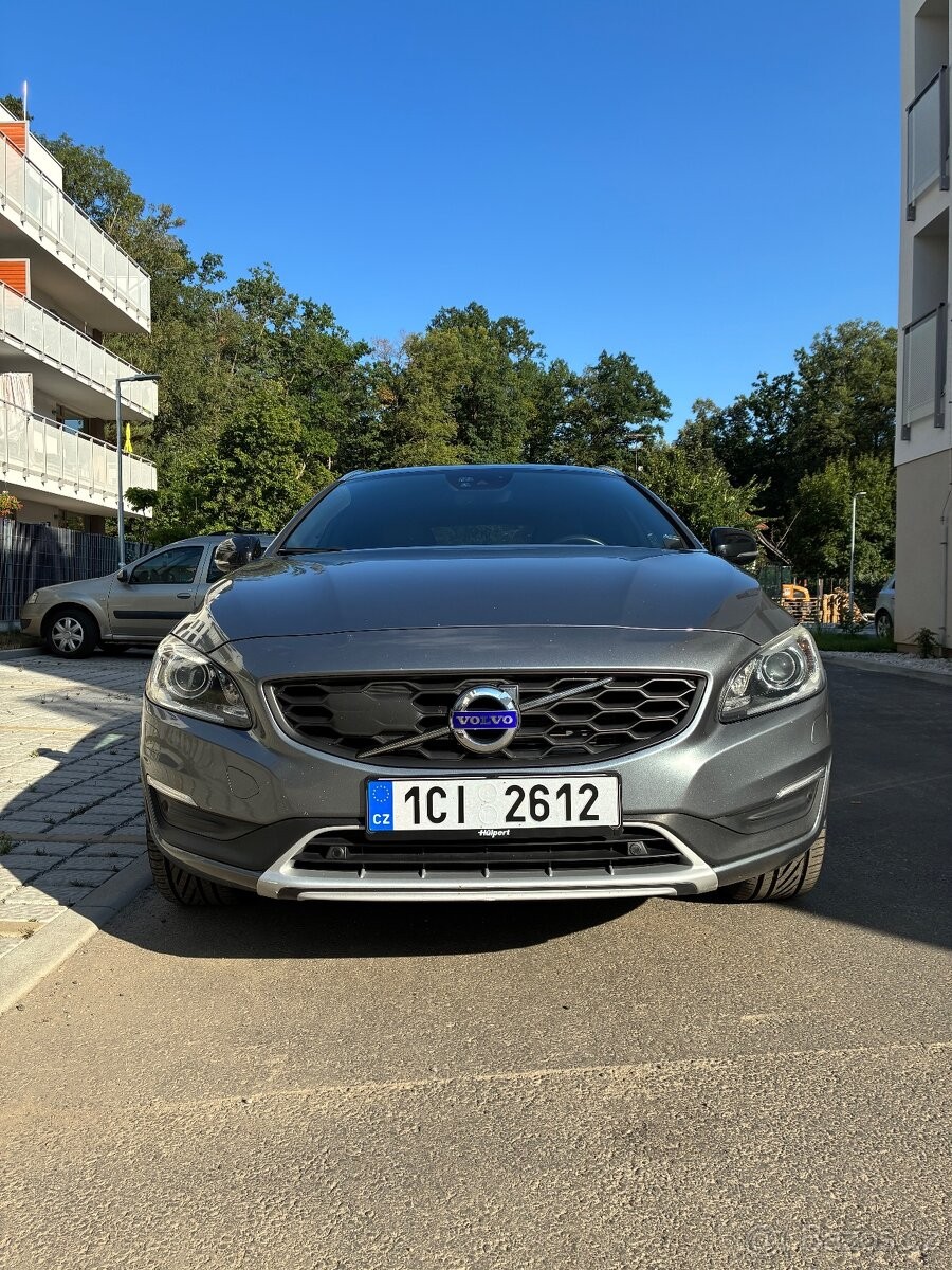 volvo-v60-cross-country-d4-awd-140kw - 1