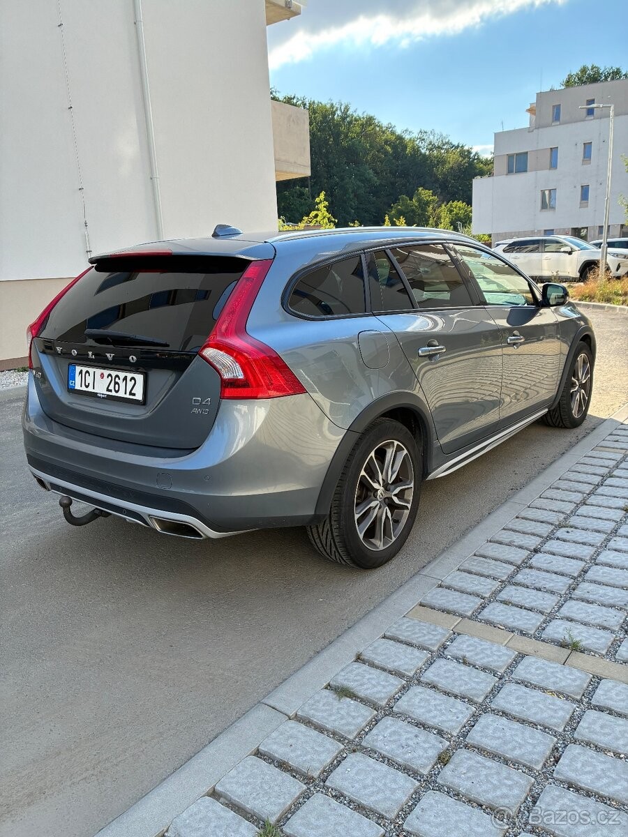 volvo-v60-cross-country-d4-awd-140kw - 2