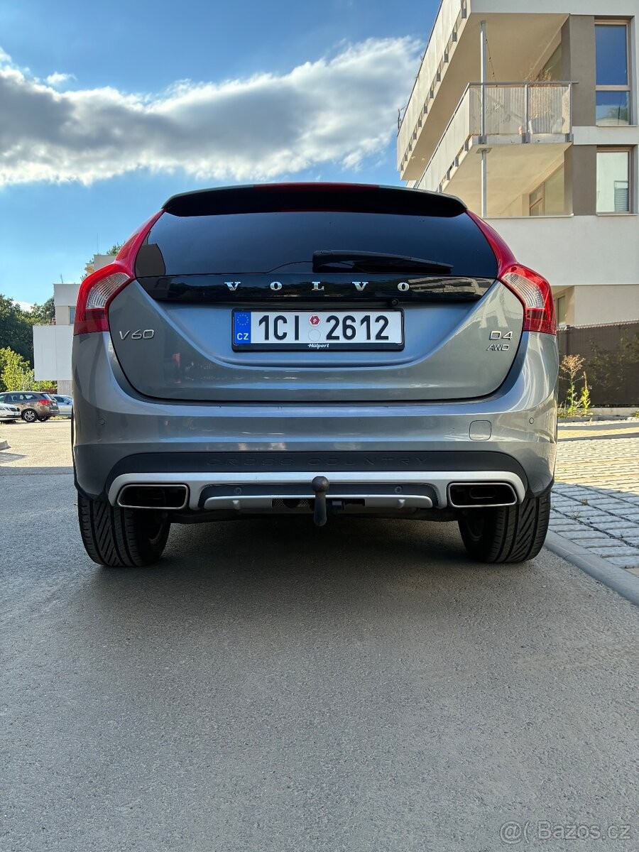 volvo-v60-cross-country-d4-awd-140kw - 5