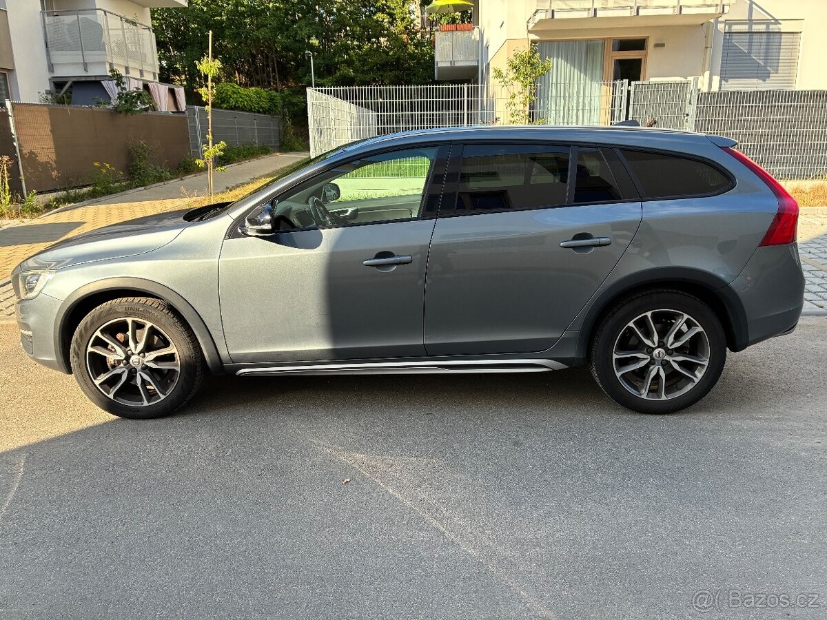 volvo-v60-cross-country-d4-awd-140kw - 7