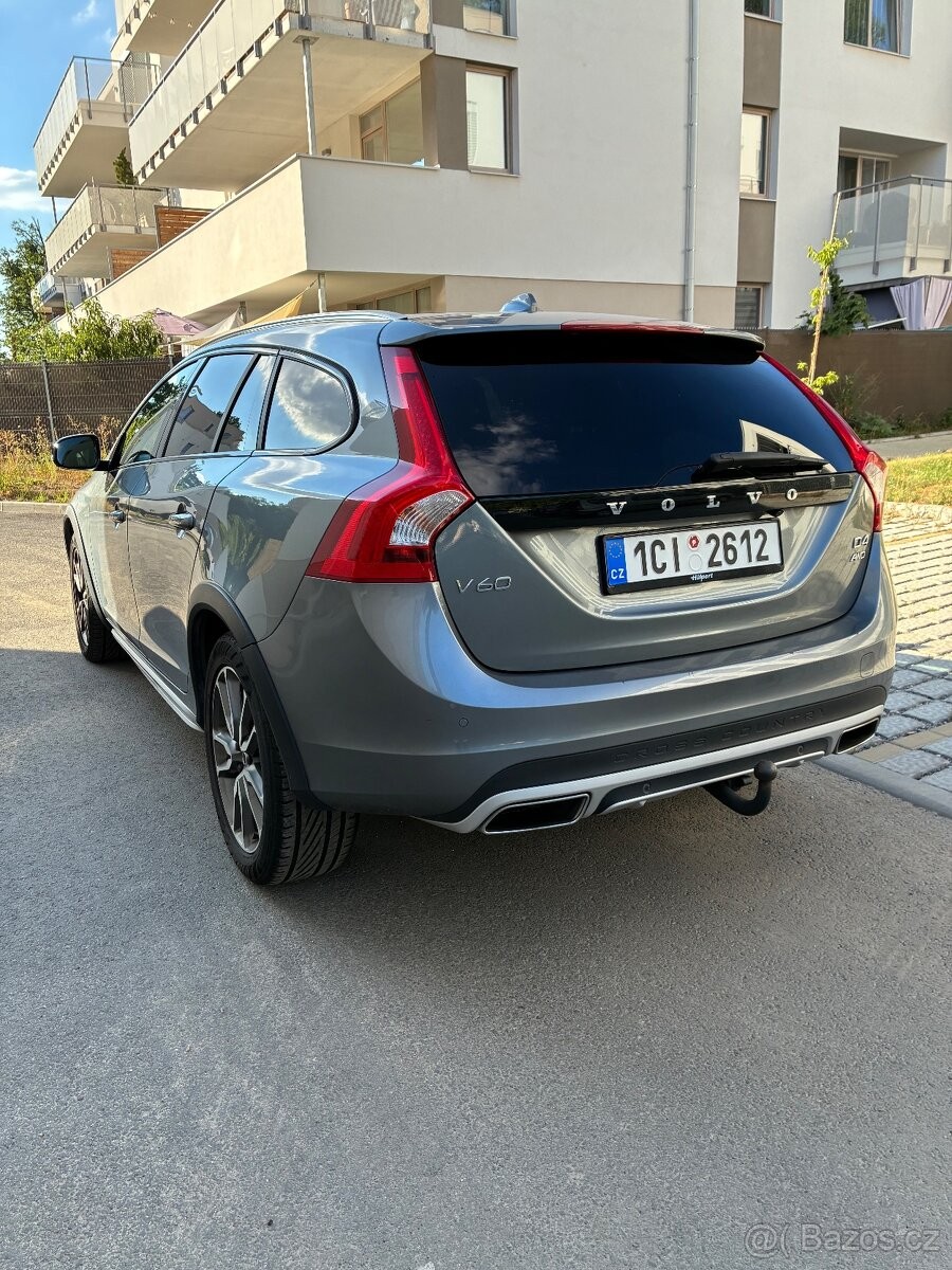 volvo-v60-cross-country-d4-awd-140kw - 8