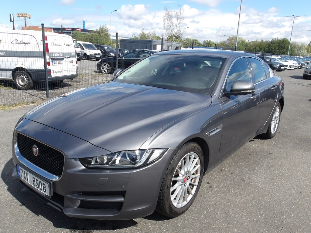 jaguar-xe-2-0d-120kw-naj-133000km - 1
