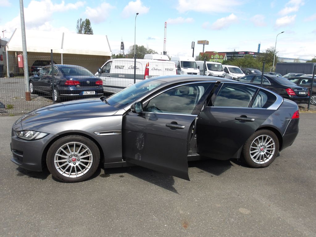 jaguar-xe-2-0d-120kw-naj-133000km - 9
