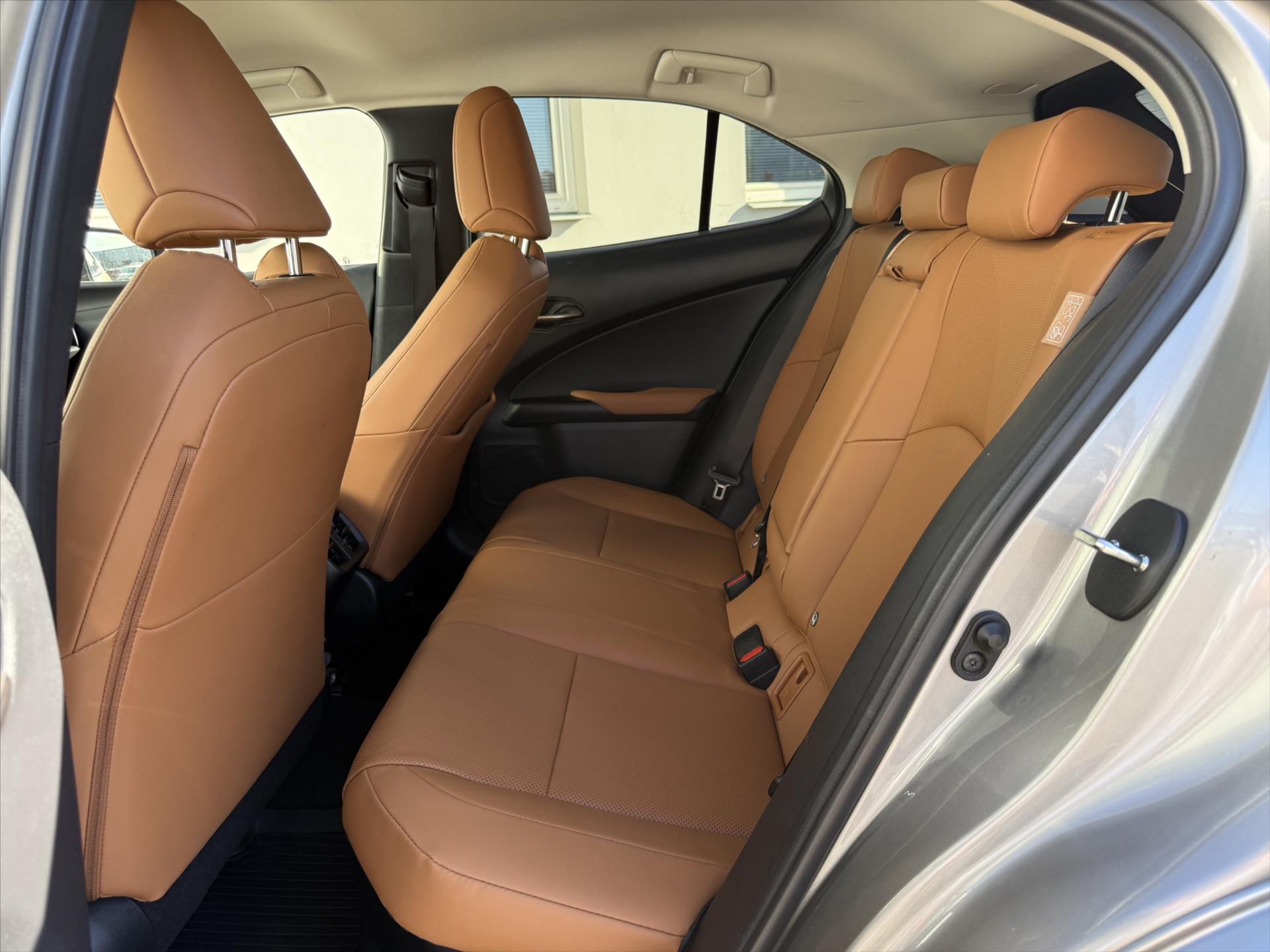 lexus-ux-250h-2-0-luxury-4x4-ux - 9