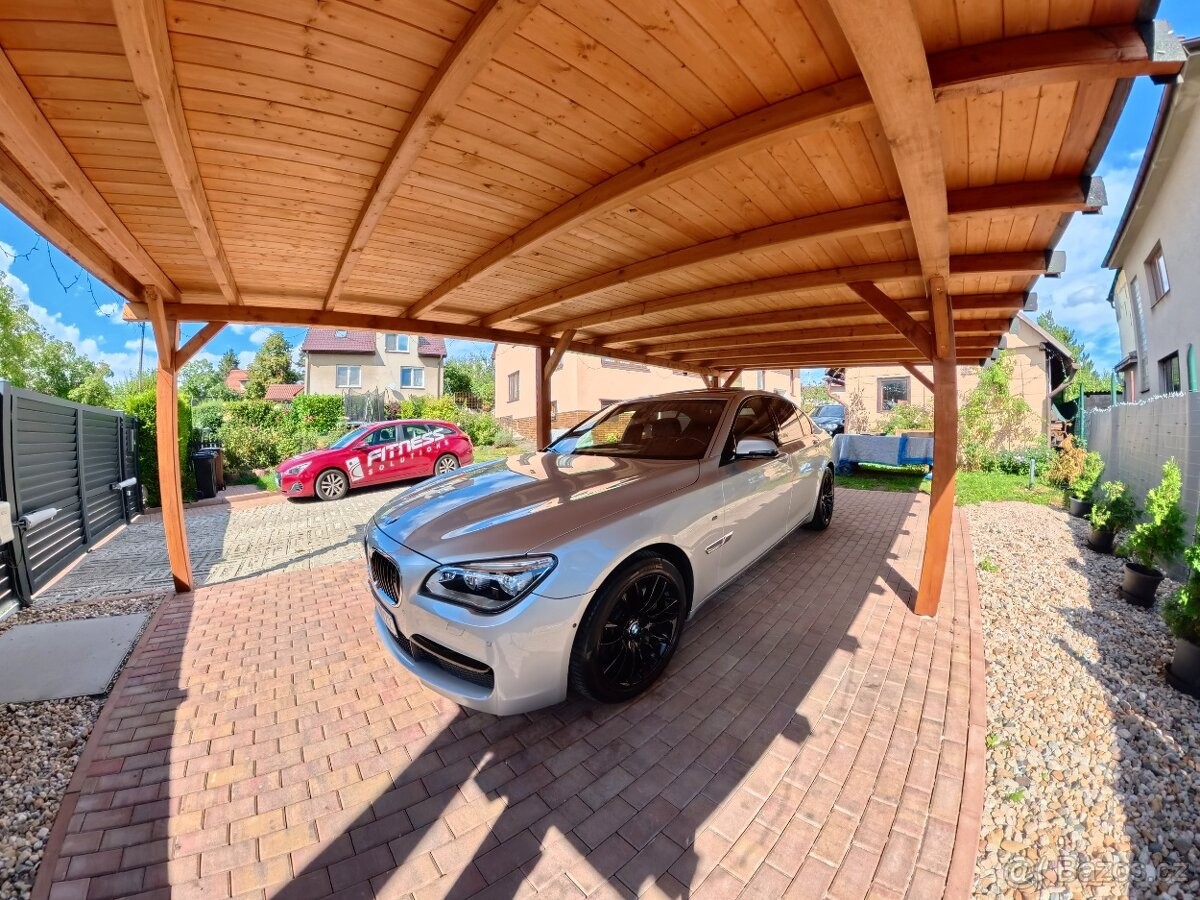 BMW Řada 7 4,4   V8 TwinPower Turbo – 450 koní