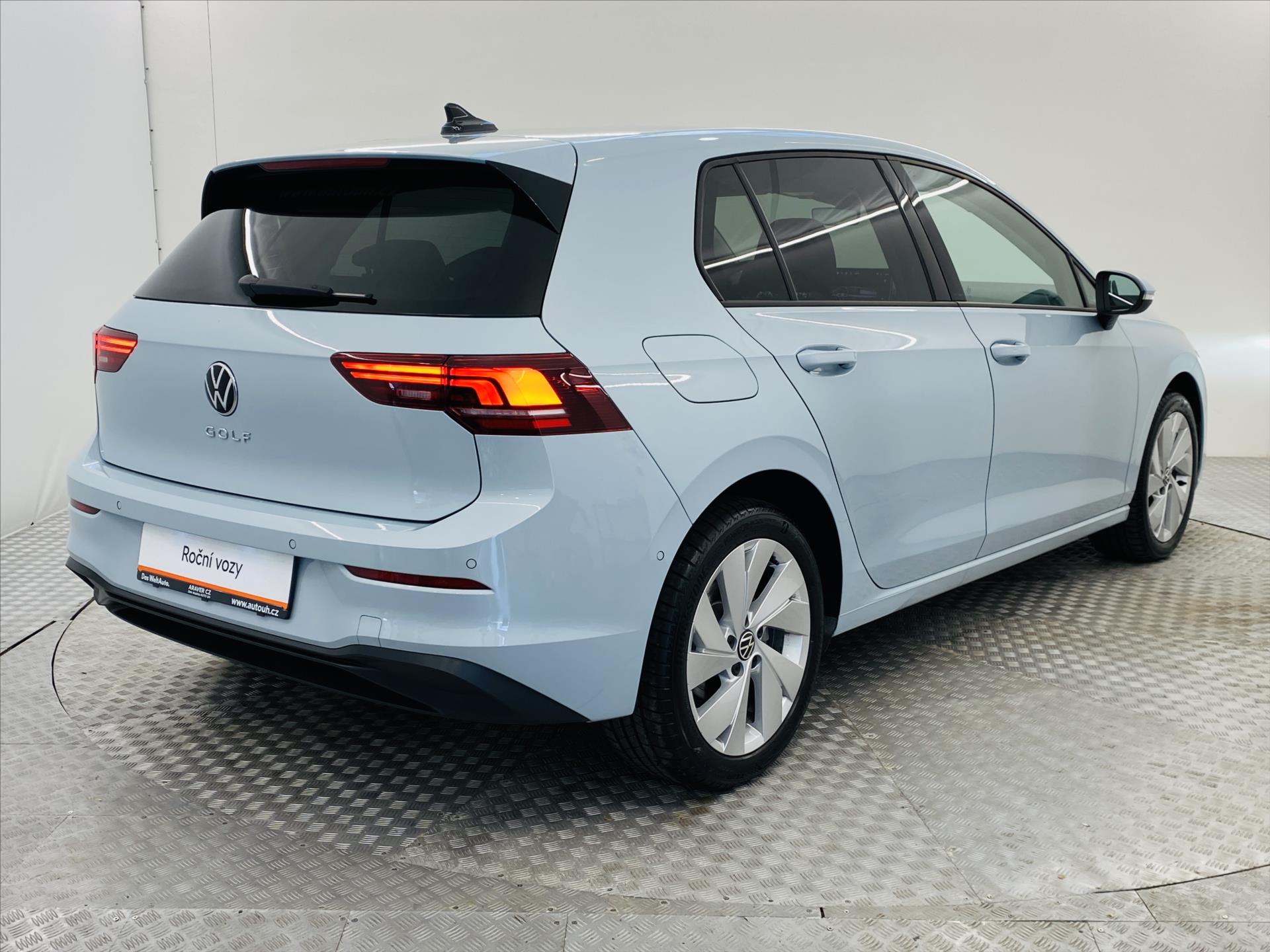 volkswagen-golf-1-5-tsi-110-kw-people - 1