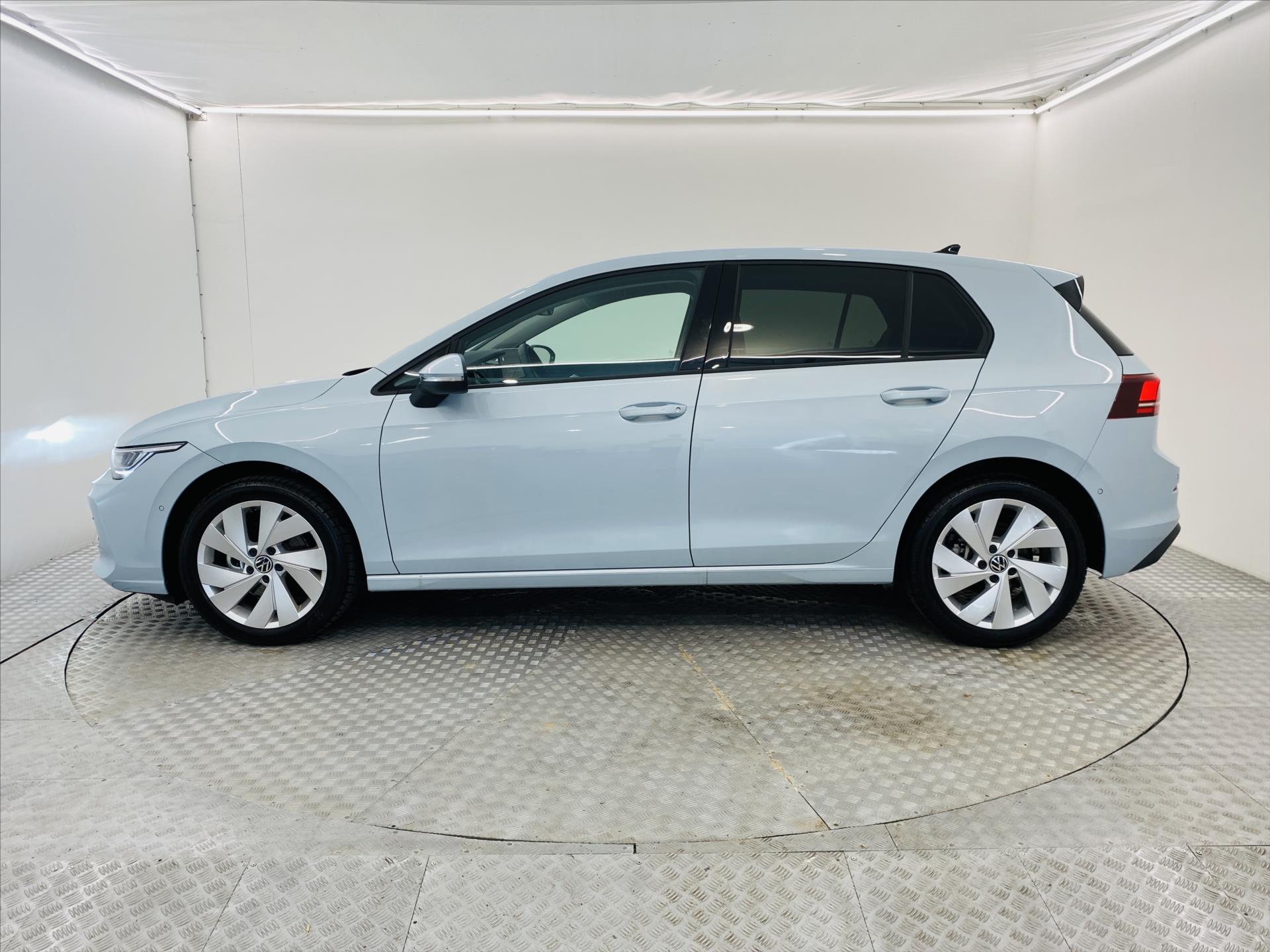 volkswagen-golf-1-5-tsi-110-kw-people - 2