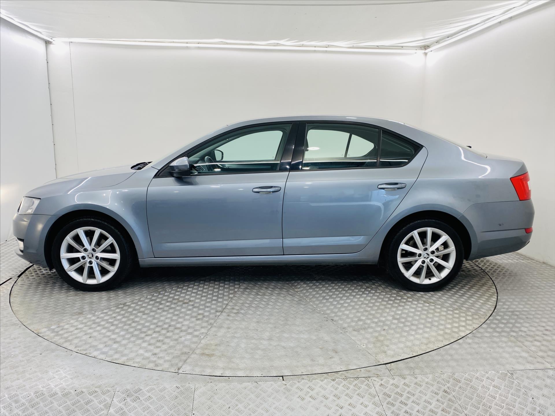skoda-octavia-1-2-tsi-77-kw-klima - 2