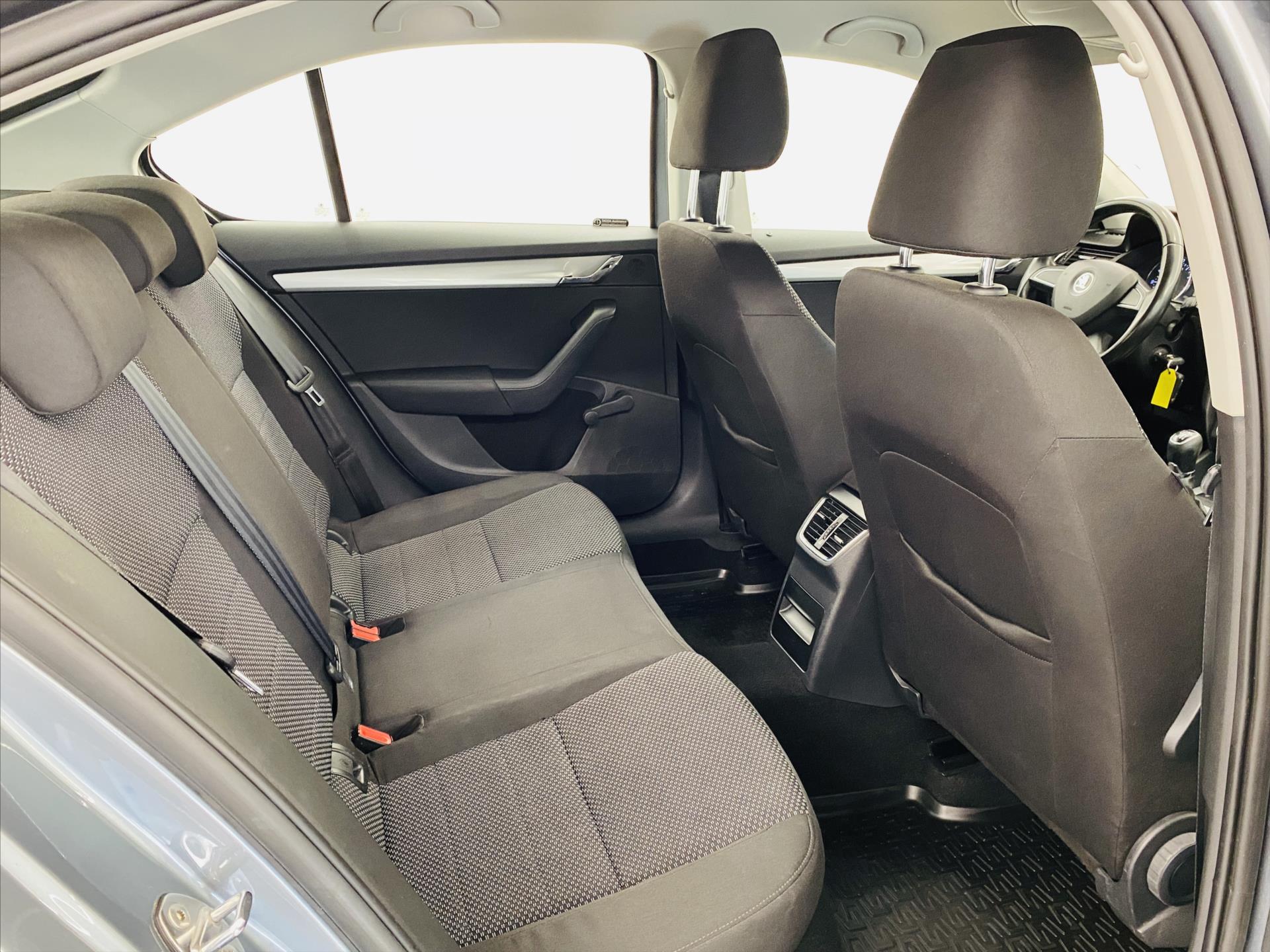 skoda-octavia-1-2-tsi-77-kw-klima - 6